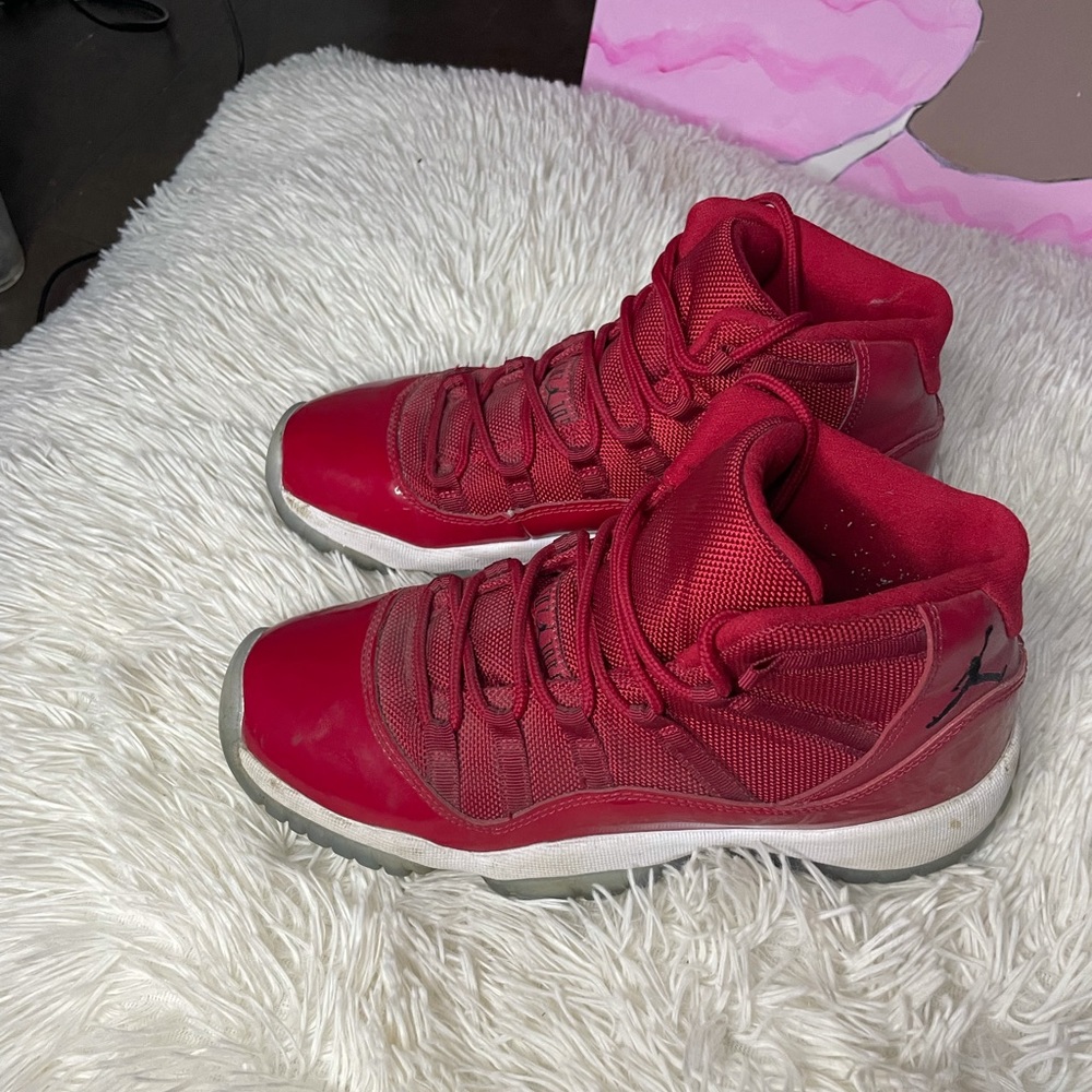Jordan 11 Retro “win like 96” Red